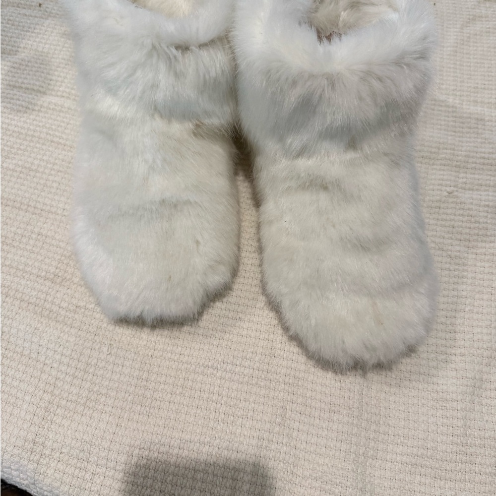 UGG Women's White Fluffy Slippers
